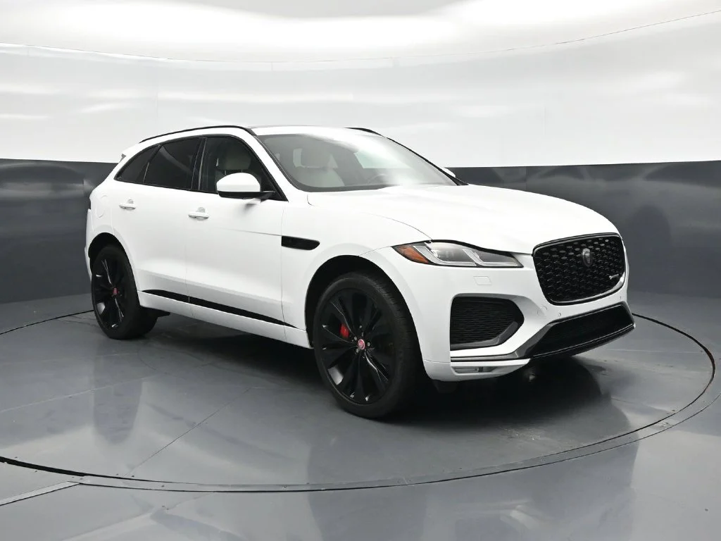 Used 2023  Jaguar P400 R-Dynamic S image 52