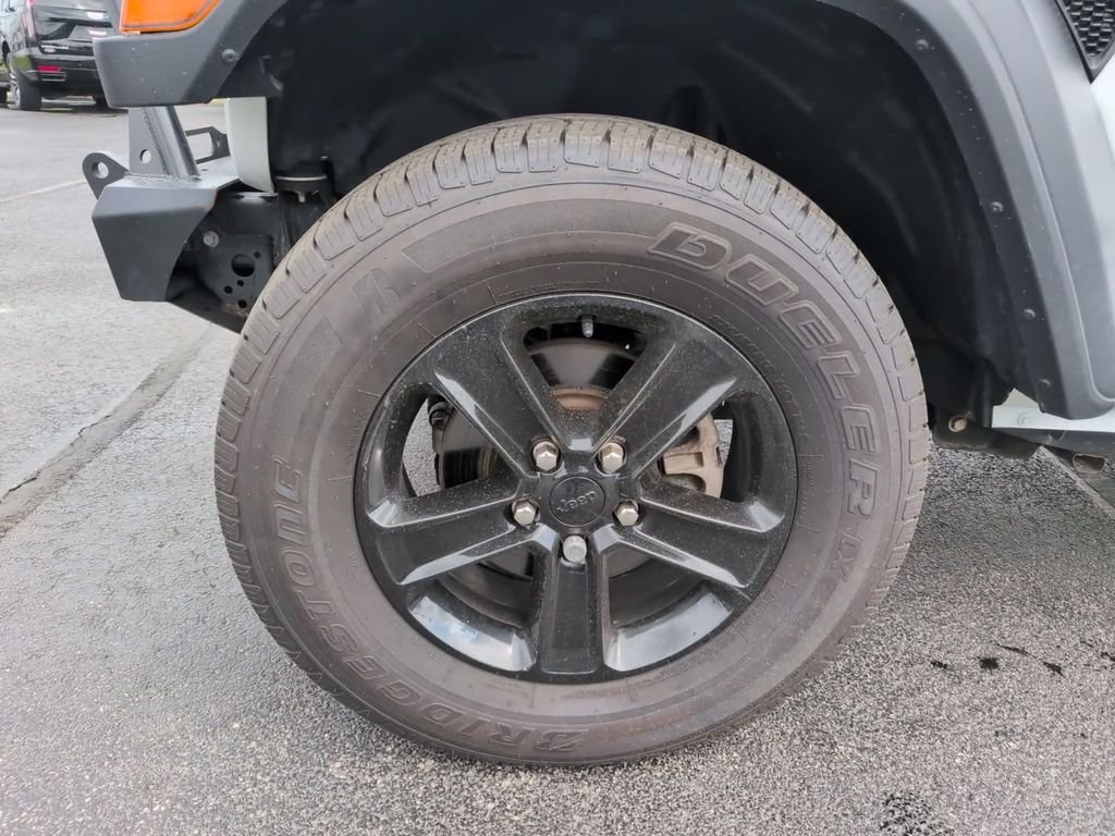 Used 2020 White Jeep Unlimited Sport Altitude image 12