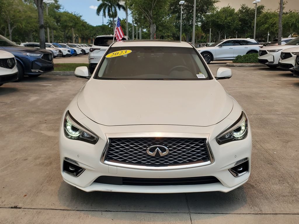 Used 2023 White INFINITI LUXE image 2