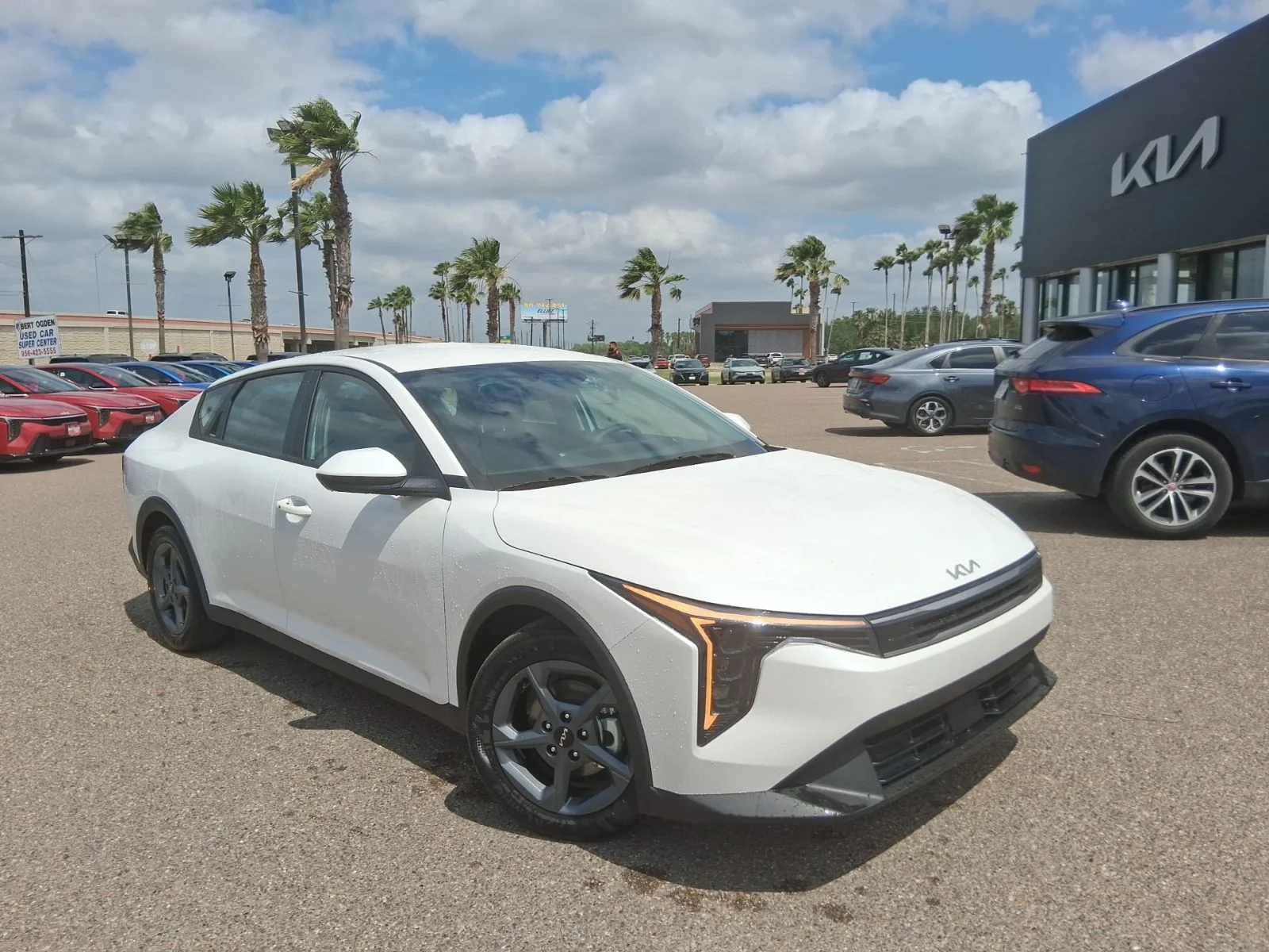 2026 Kia K4 LXS AT's photo