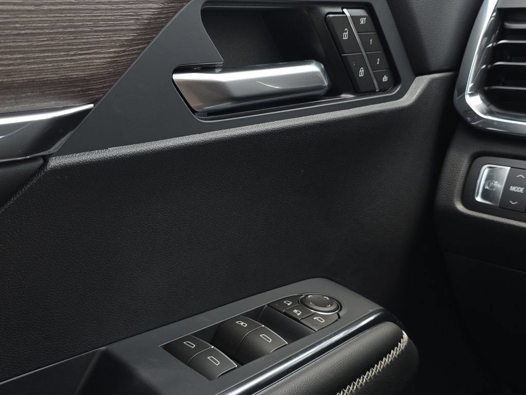 2026 GMC Acadia Denali - Photo 11