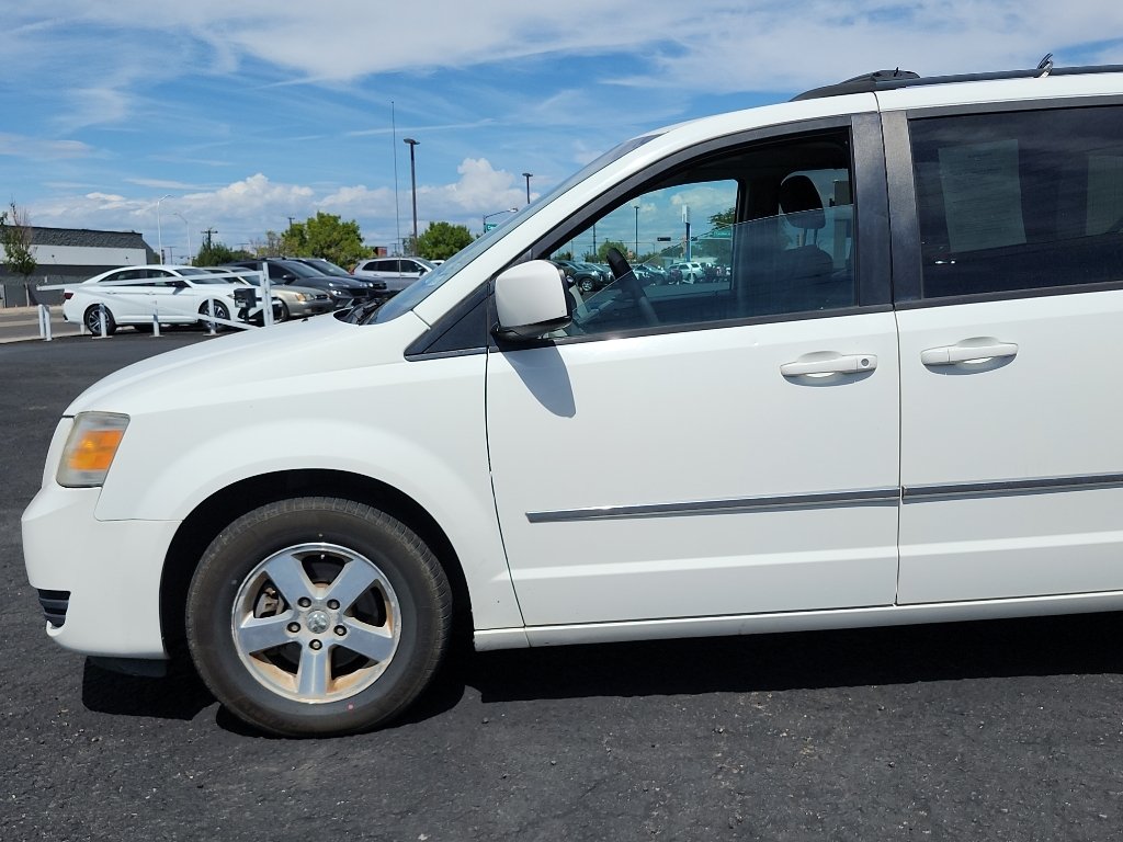Used 2010 Stone White Clearcoat Dodge SXT image 17