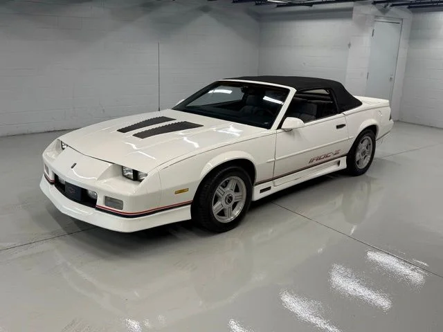 Used 1990  Chevrolet RS image 1
