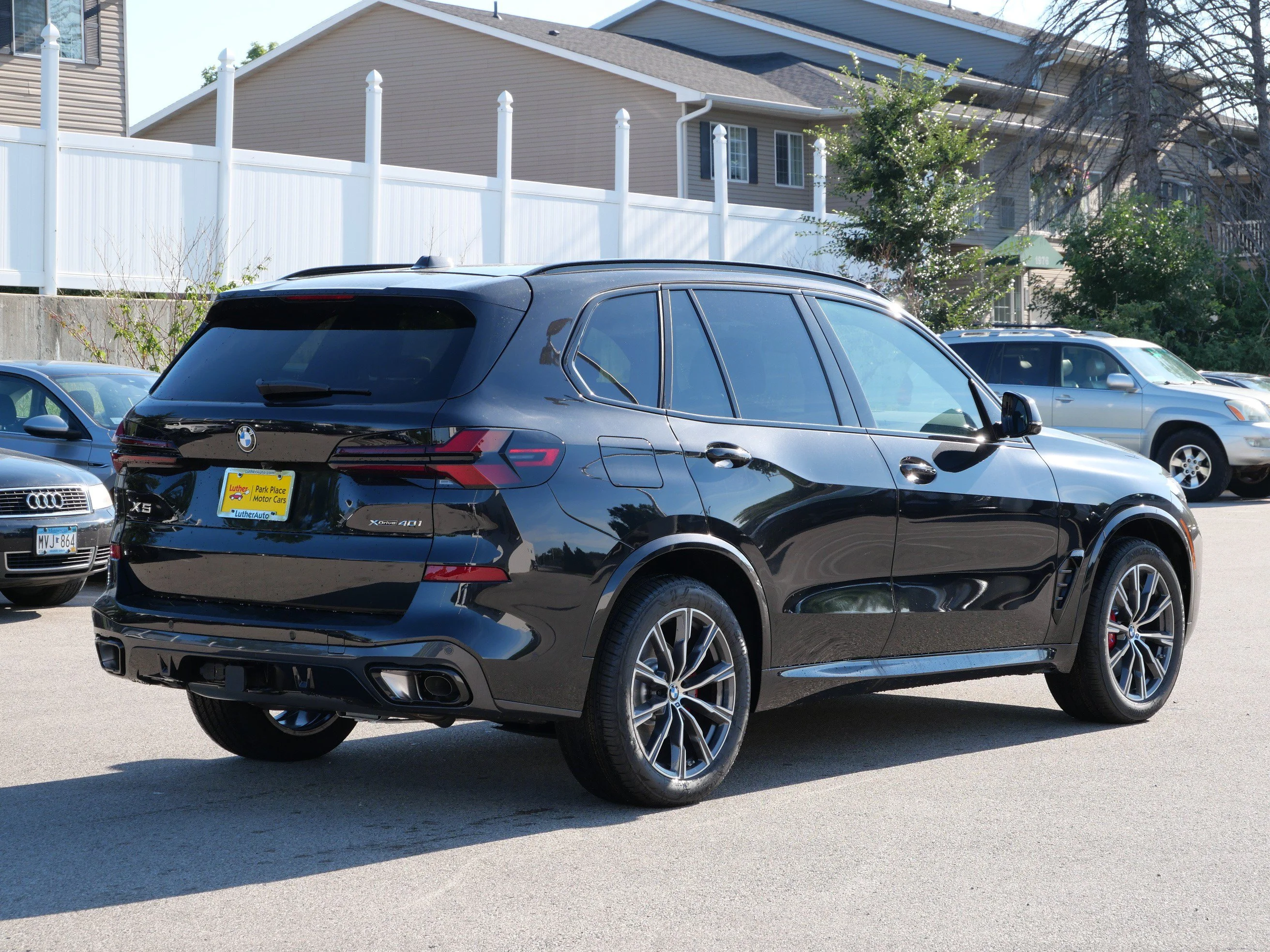 New 2026 Black Sapphire Metallic BMW xDrive40i image 2