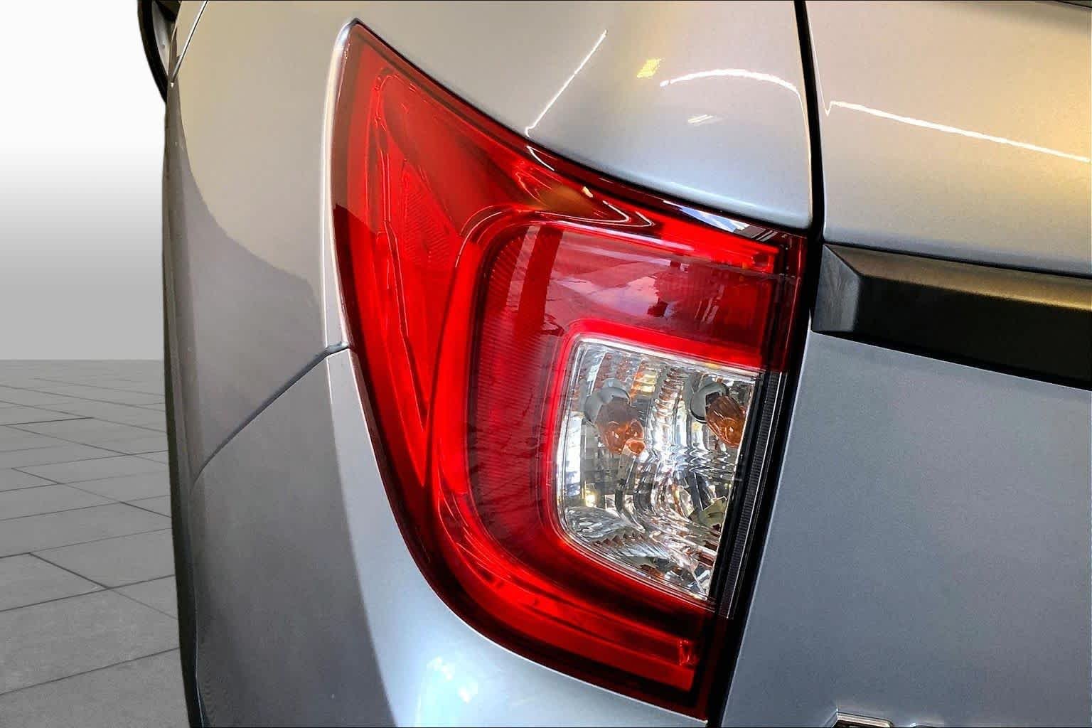Used 2019 Lunar Silver Metallic Honda Touring image 28