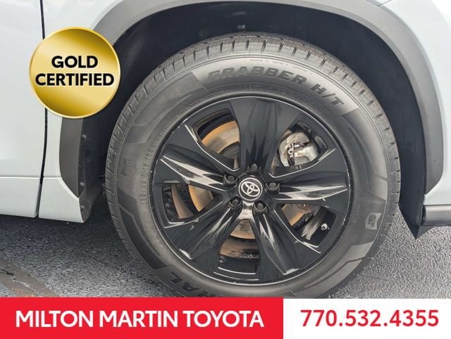 Used 2024  Toyota LE Nightshade image 15