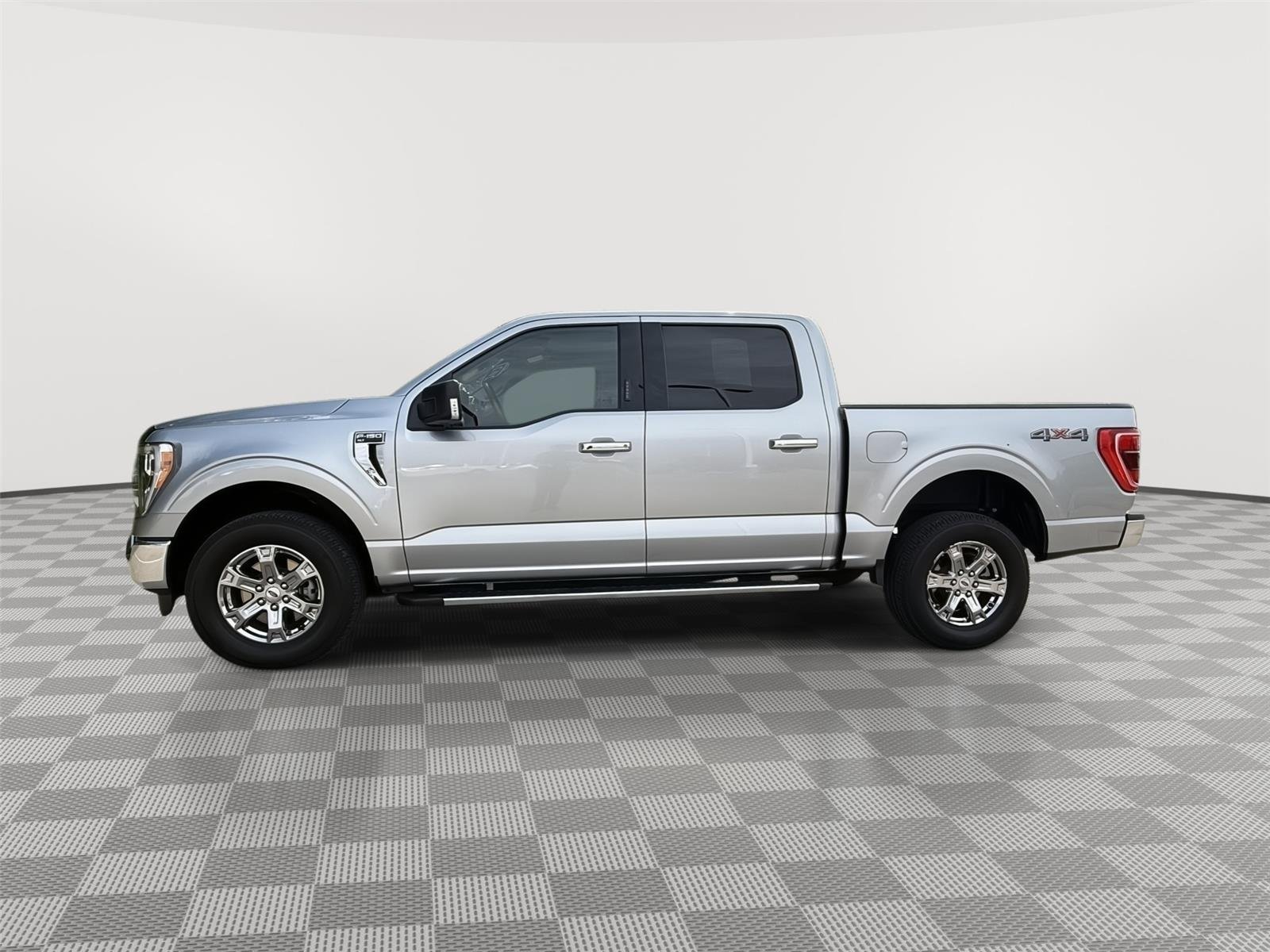 Certified Used 2021 Iconic Silver Ford XLT image 4