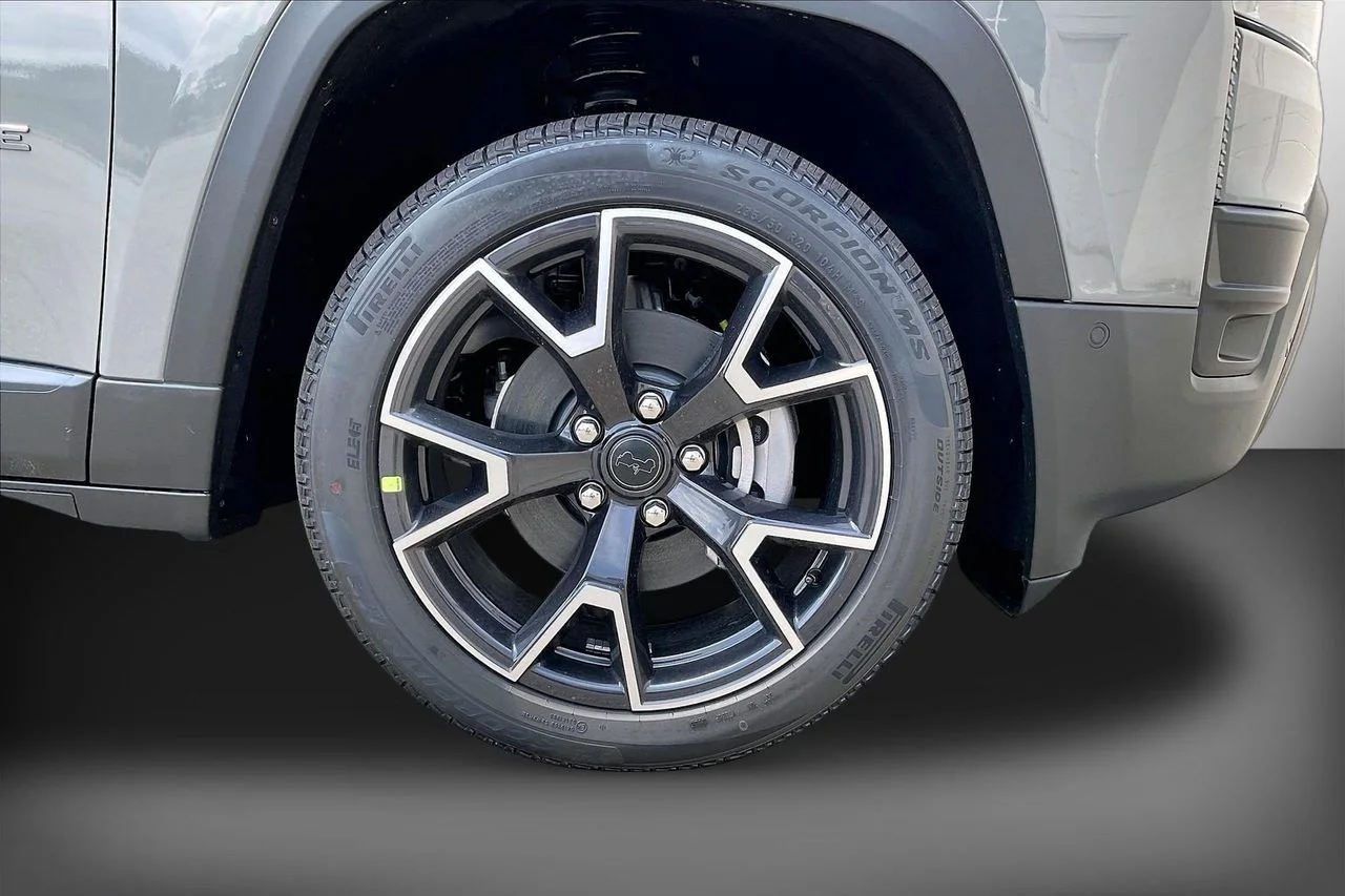 New 2026 Sting-Gray Clear-Coat Exterior Paint Jeep Overland image 33