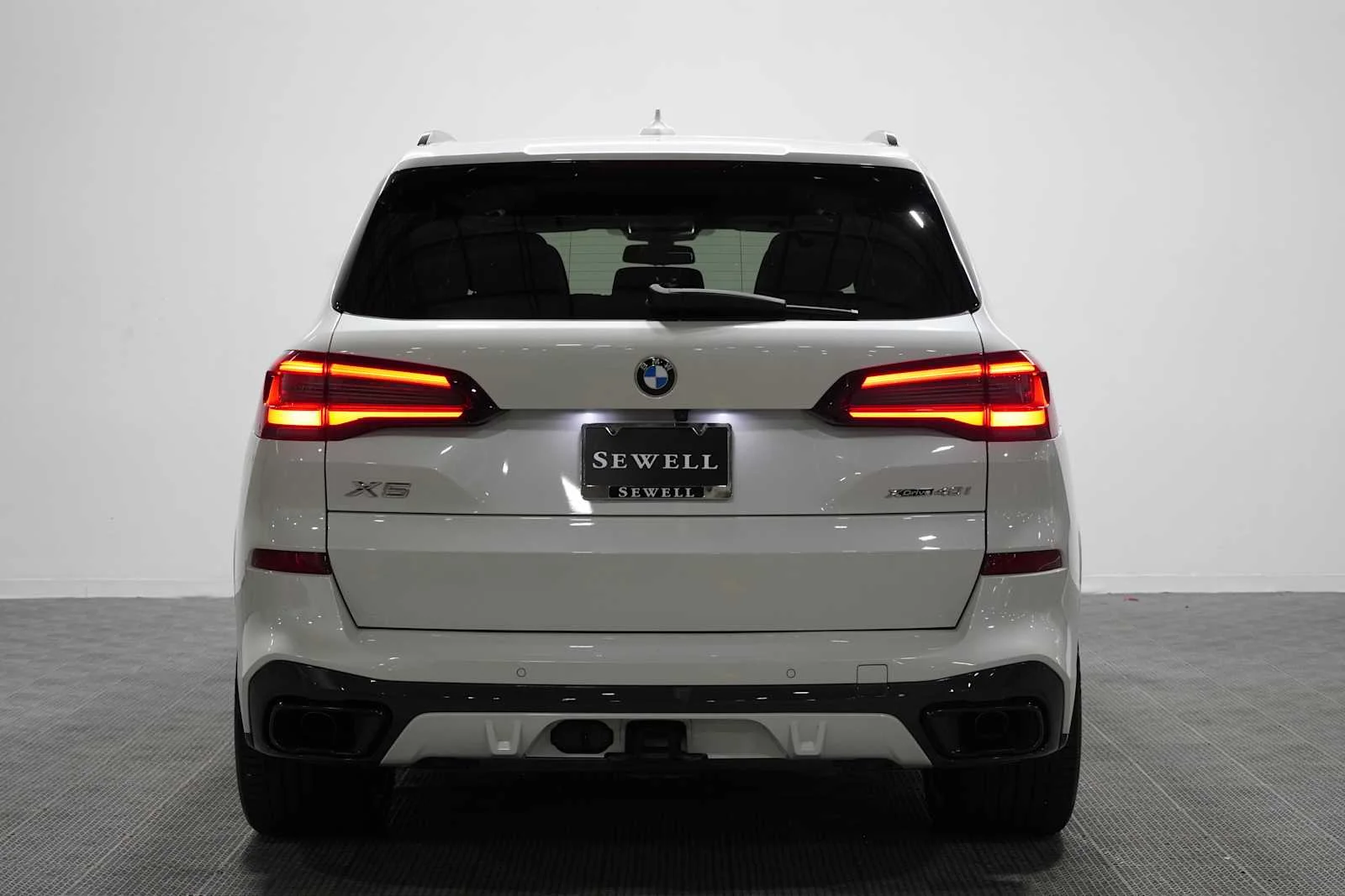 Certified Used 2022 Mineral White Metallic BMW xDrive40i image 5