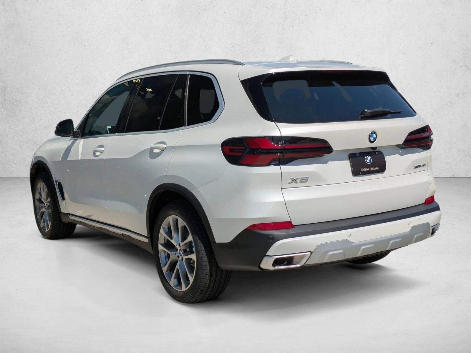 Used 2026 Mineral White Metallic BMW xDrive40i image 9