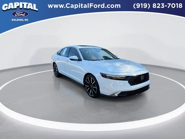 Used 2023 White Honda Touring image 2