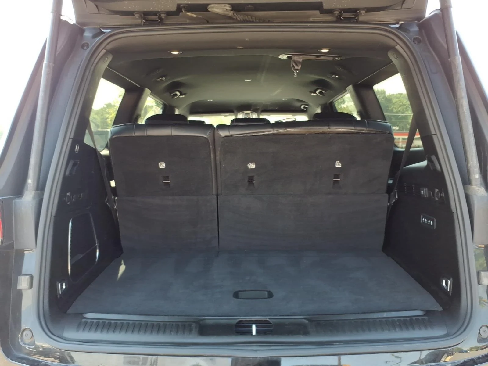 Used 2022 Diamond Black Crystal Pearlcoat Jeep Series III image 33