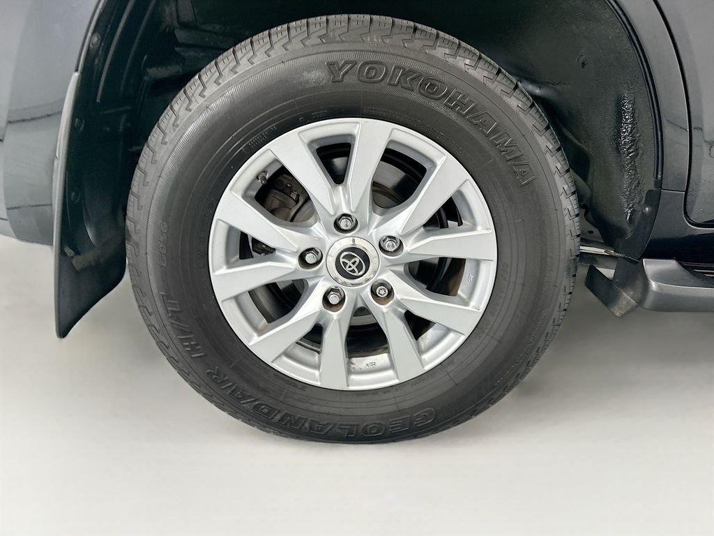 Used 2019 Midnight Black Metallic Toyota Base image 32