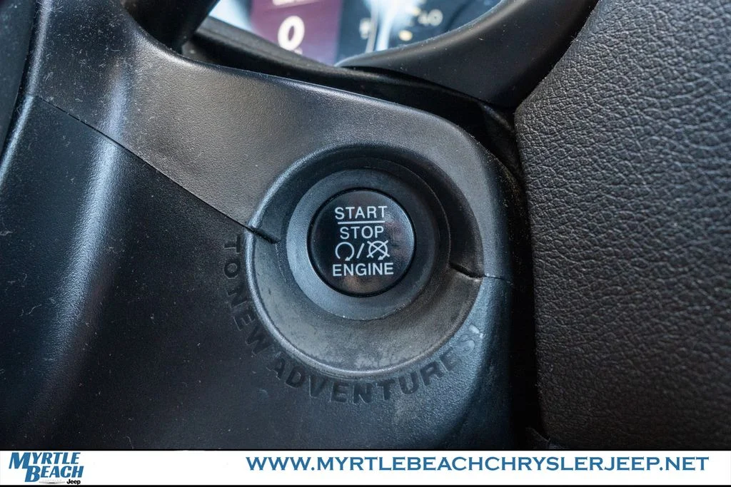 Used 2016 Granite Crystal Metallic Clearcoat Jeep Latitude image 28