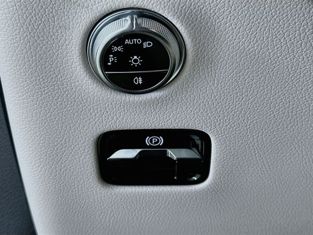 New 2026 Verde Silver Metallic Mercedes-Benz GLC 300 image 10