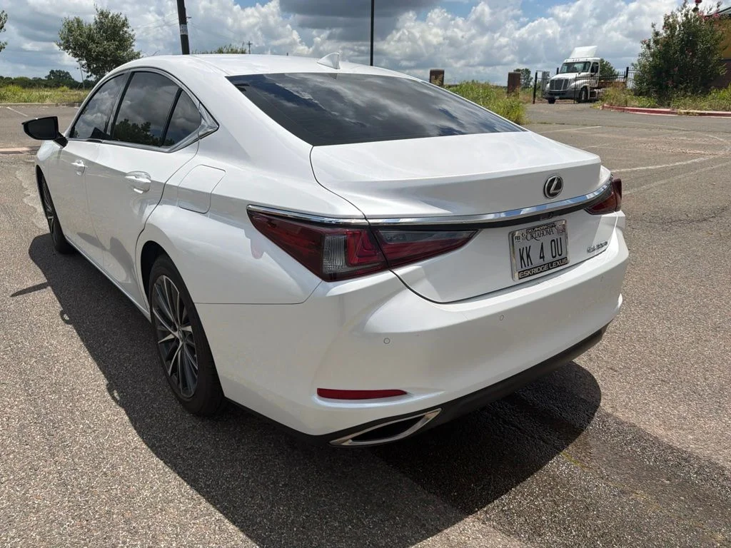 Used 2025 White Lexus 350 image 5