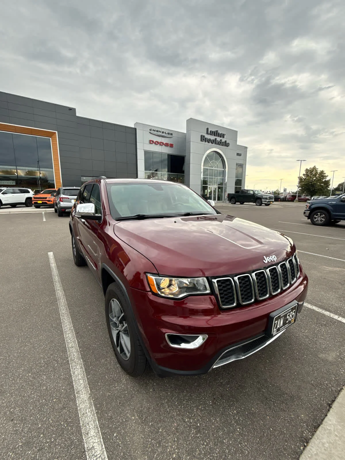Used 2018 Velvet Red Pearlcoat Jeep Limited image 6