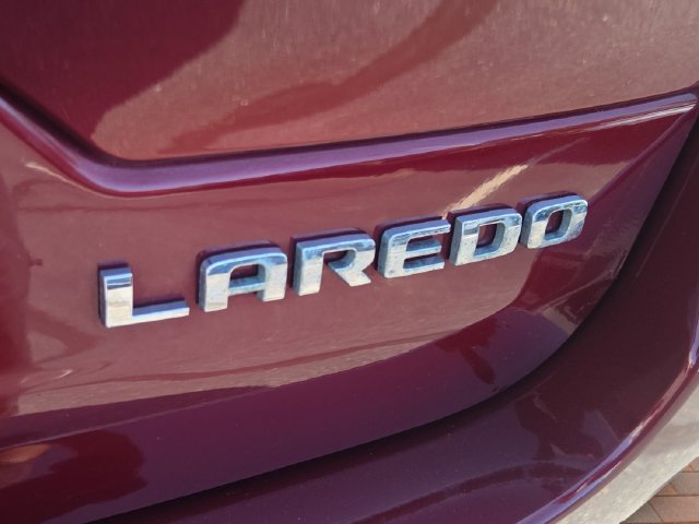 Used 2023 Red Jeep Laredo image 5