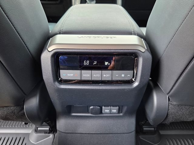 Used 2025  Toyota Base image 16