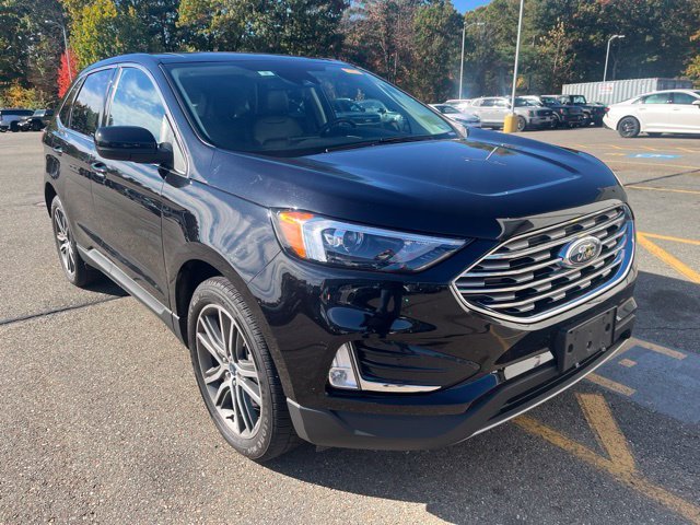 Used 2022 Black Ford SEL image 1