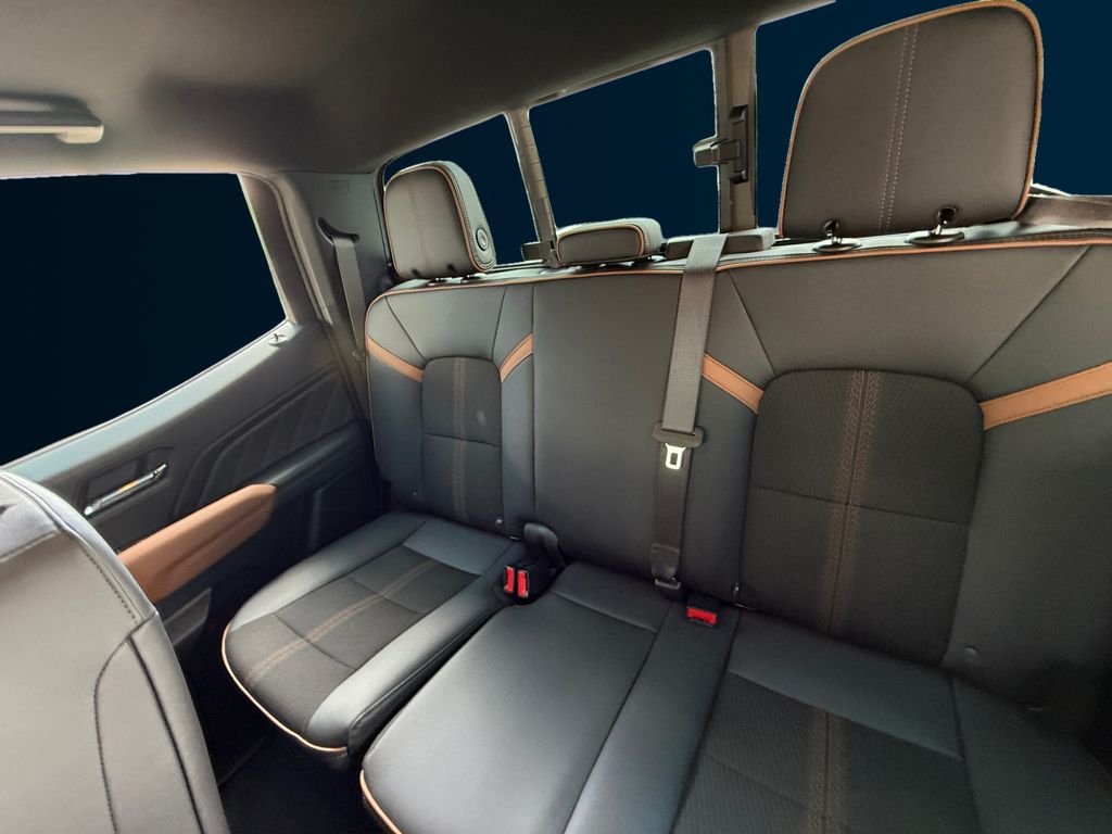 Used 2025 White GMC AT4 image 16