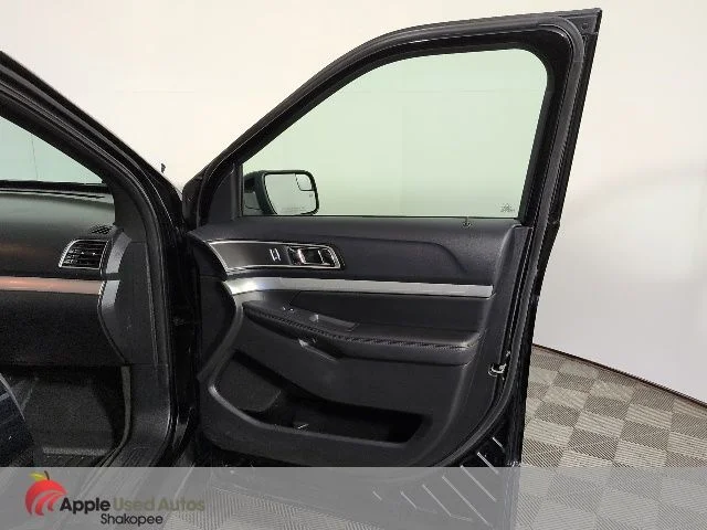 Used 2016 Black Ford XLT image 45