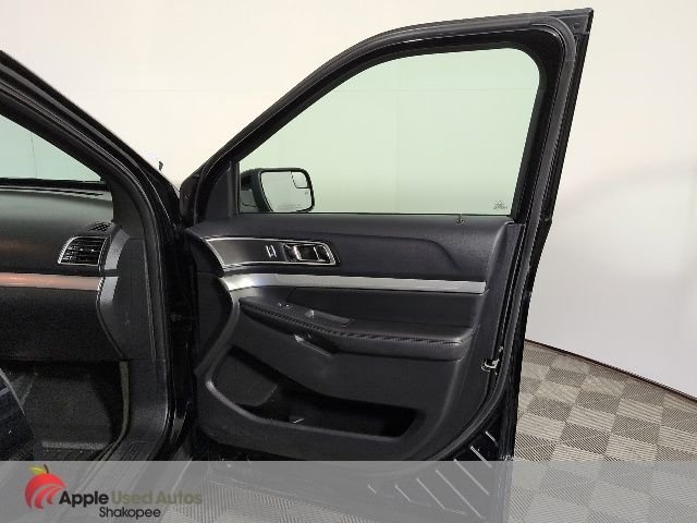 Used 2016 Black Ford XLT image 45