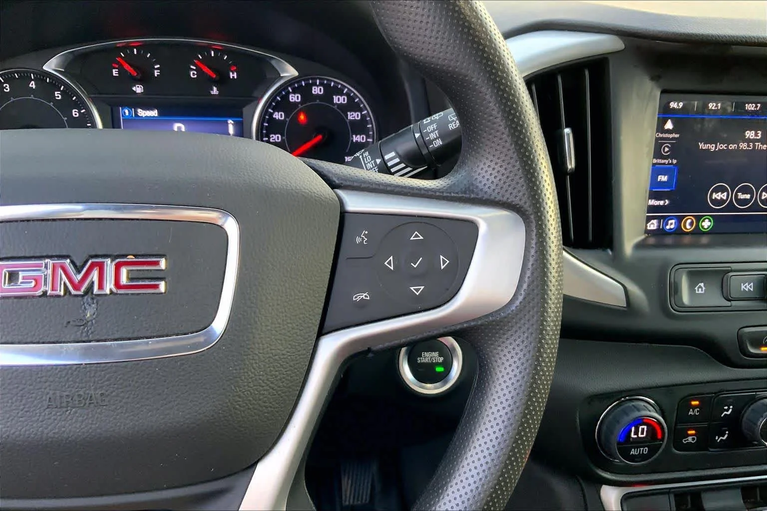 Used 2022 Summit White GMC SLE image 24