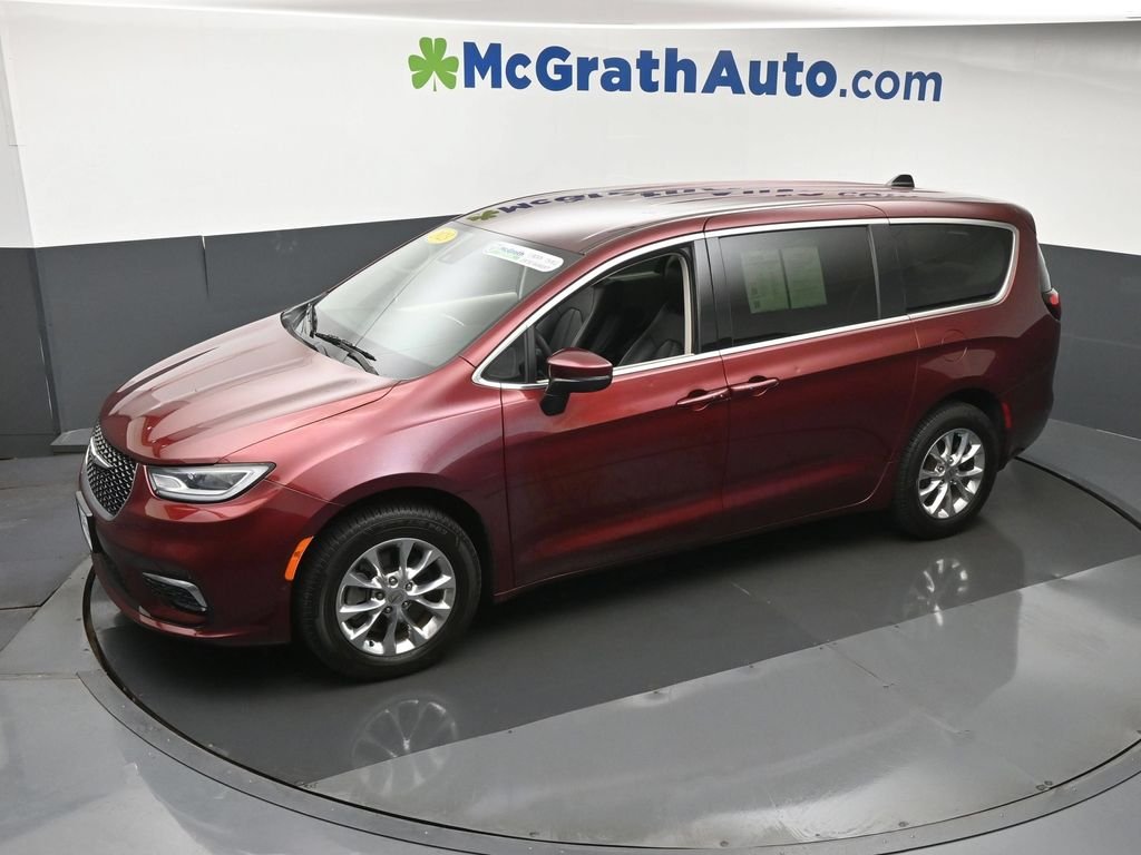 Used 2023 Red Chrysler Touring L image 22