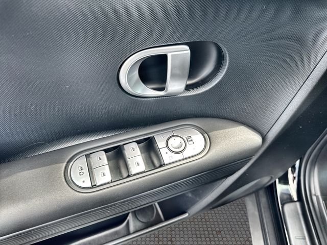 Used 2024 Black Hyundai SE image 15