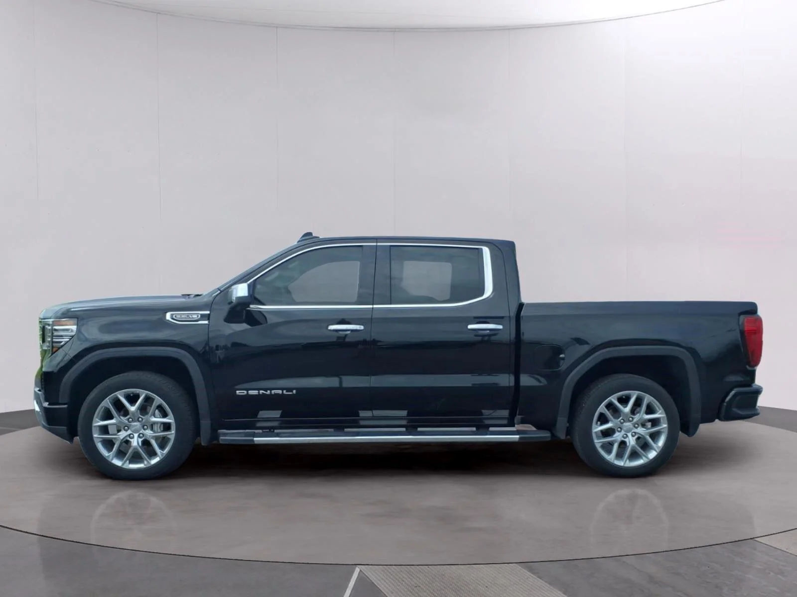 Used 2024 Onyx Black GMC Denali image 2