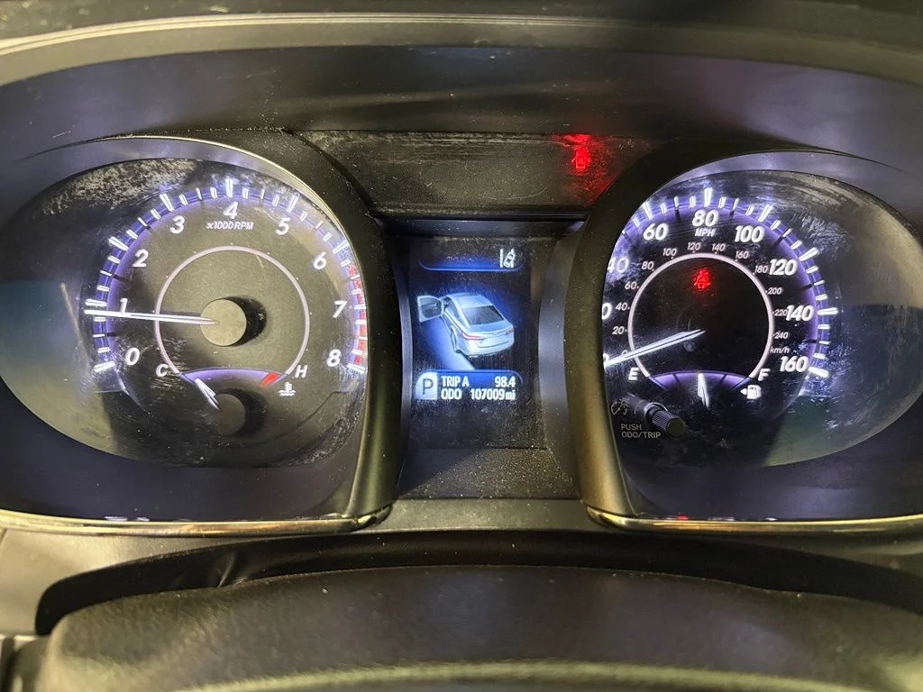 Used 2018 Silver Toyota XLE image 22