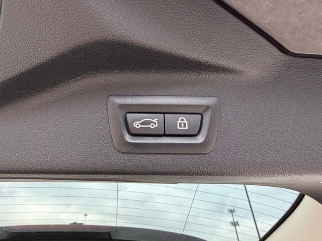 Used 2022 Brown Metallic BMW xDrive40i image 17