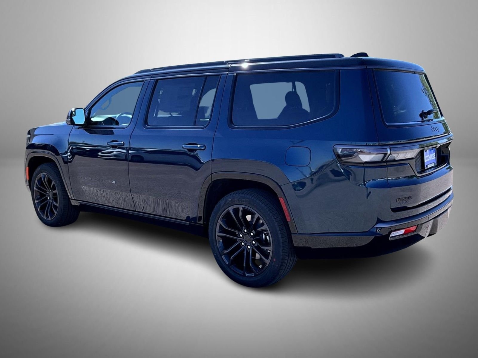 New 2026 Fathom Blue Pearl-Coat Exterior Paint (Late Availability) Jeep Summit Reserve image 7