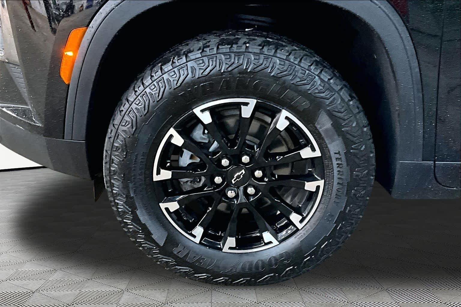 Used 2024 Mosaic Black Metallic Chevrolet AWD Z71 image 11