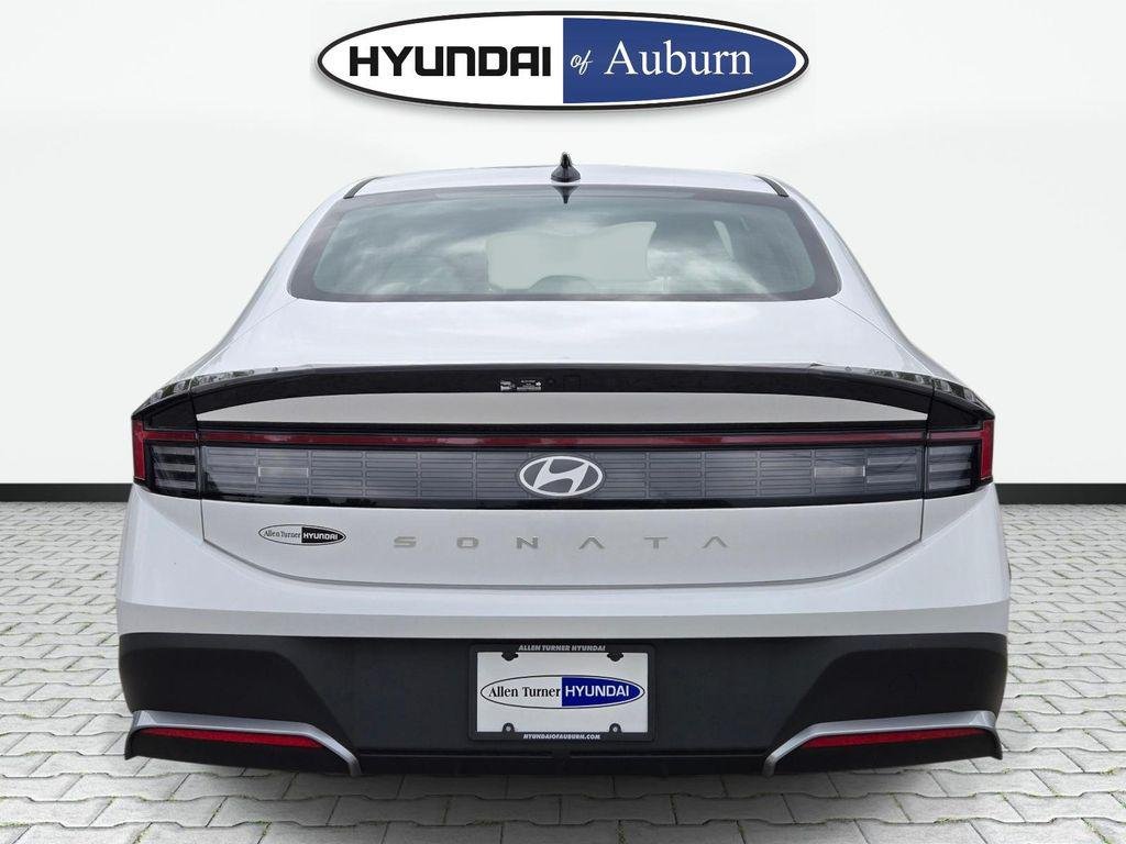 New 2026 White Hyundai SE image 8