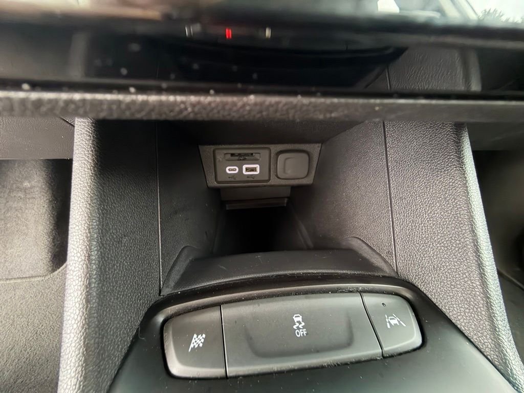 Used 2022 White Chevrolet 1LT image 23