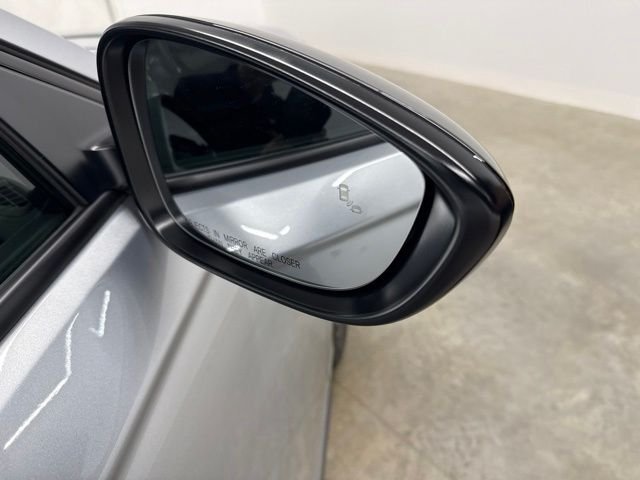Certified Used 2025 Solar Silver Metallic Honda SE image 10