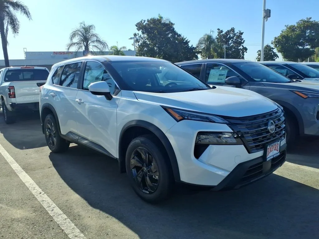 New 2026 Everest White Pearl TriCoat Nissan SV image 4