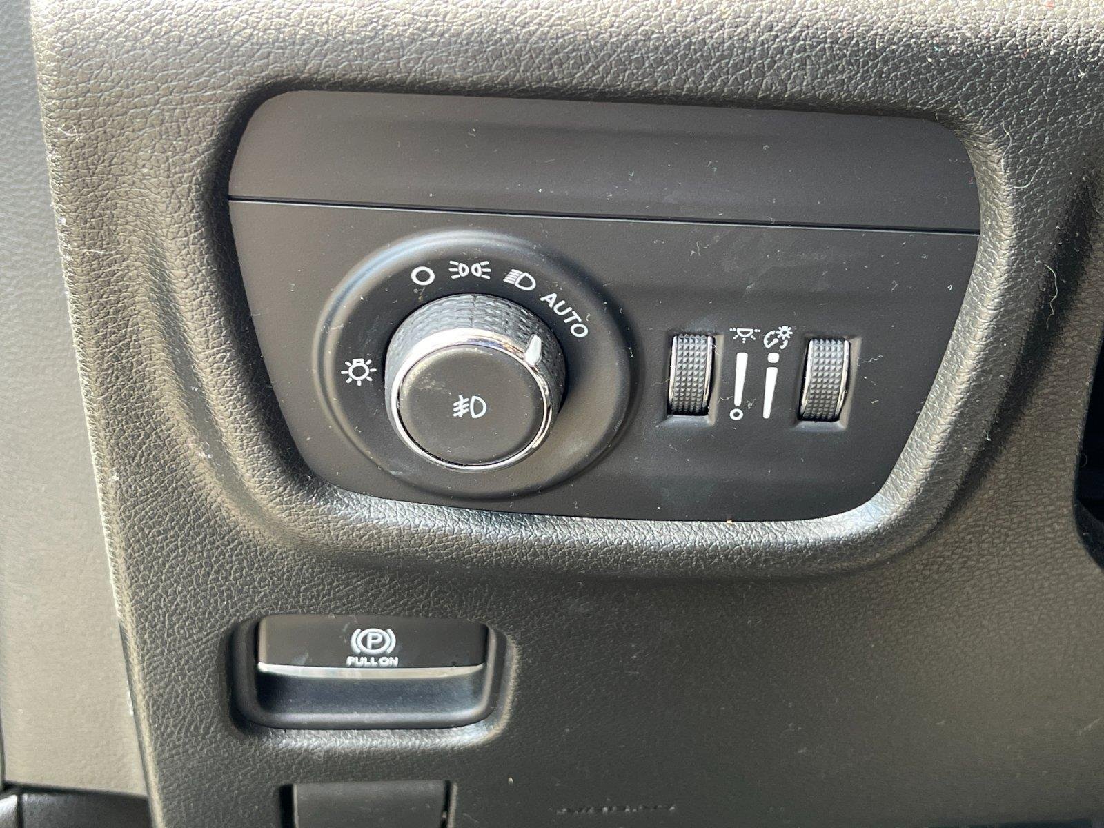 Used 2021 Baltic Gray Metallic Clearcoat Jeep Limited image 17