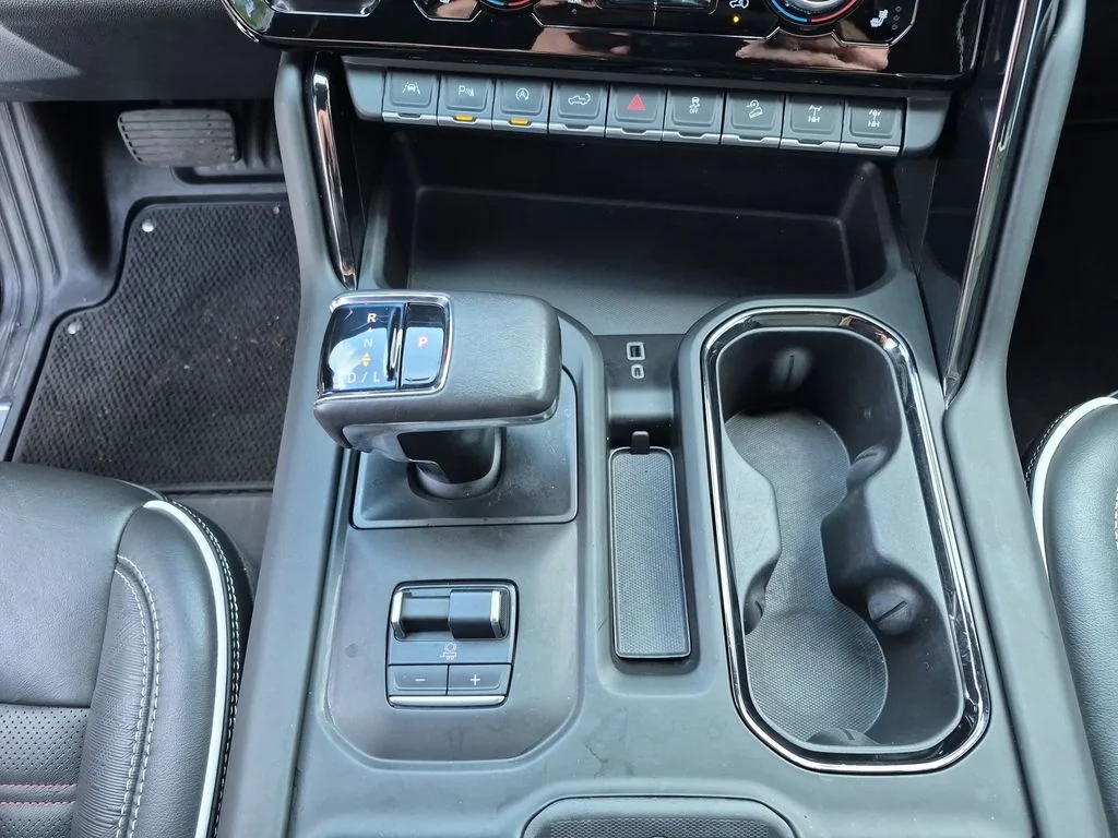 Used 2022 White GMC AT4X image 38