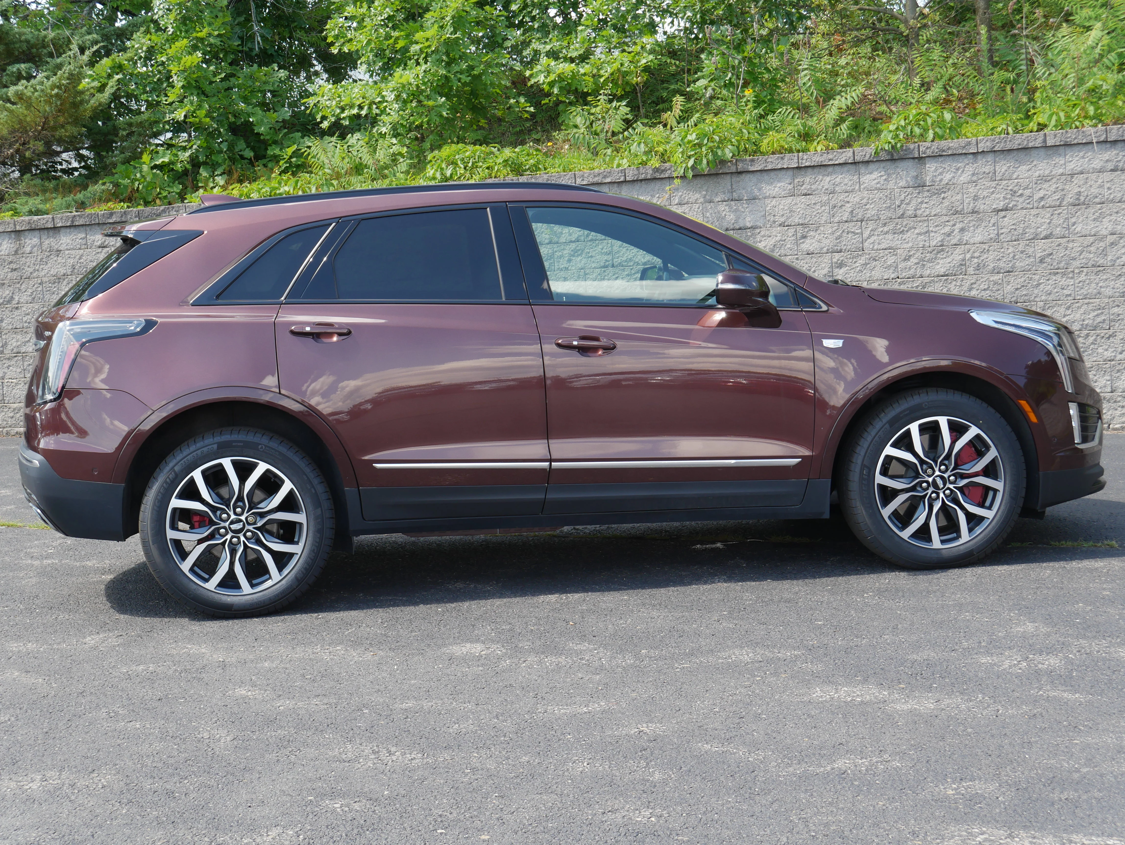 Used 2022 Rosewood Metallic Cadillac Sport image 8