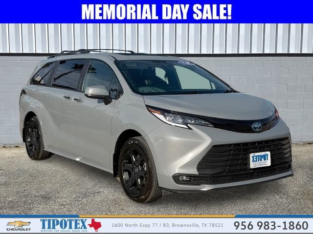 2025 Toyota Sienna Woodland Edition Hybrid AWD's photo