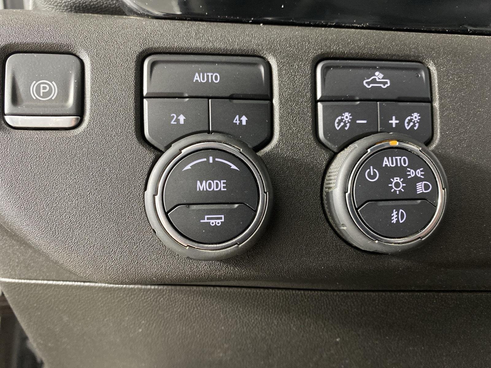 Used 2025 Summit White Chevrolet RST image 13