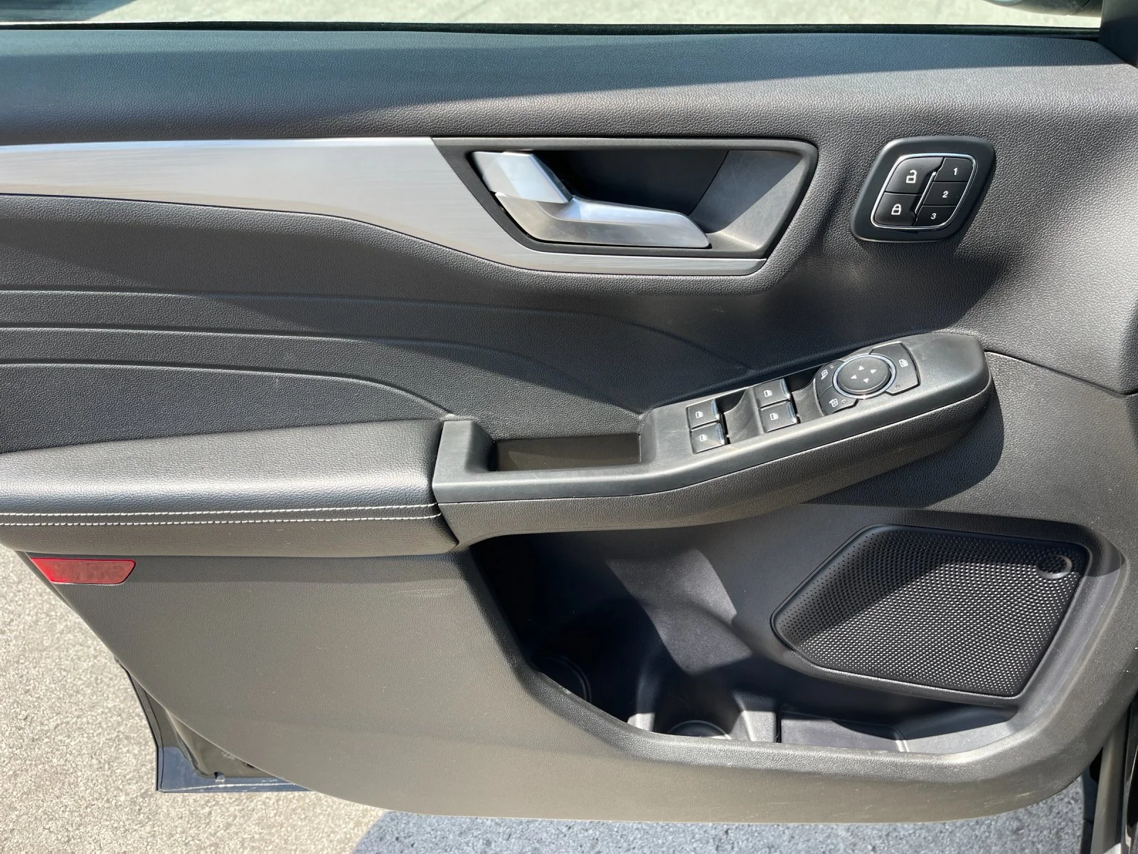 Used 2024  Ford Platinum image 12
