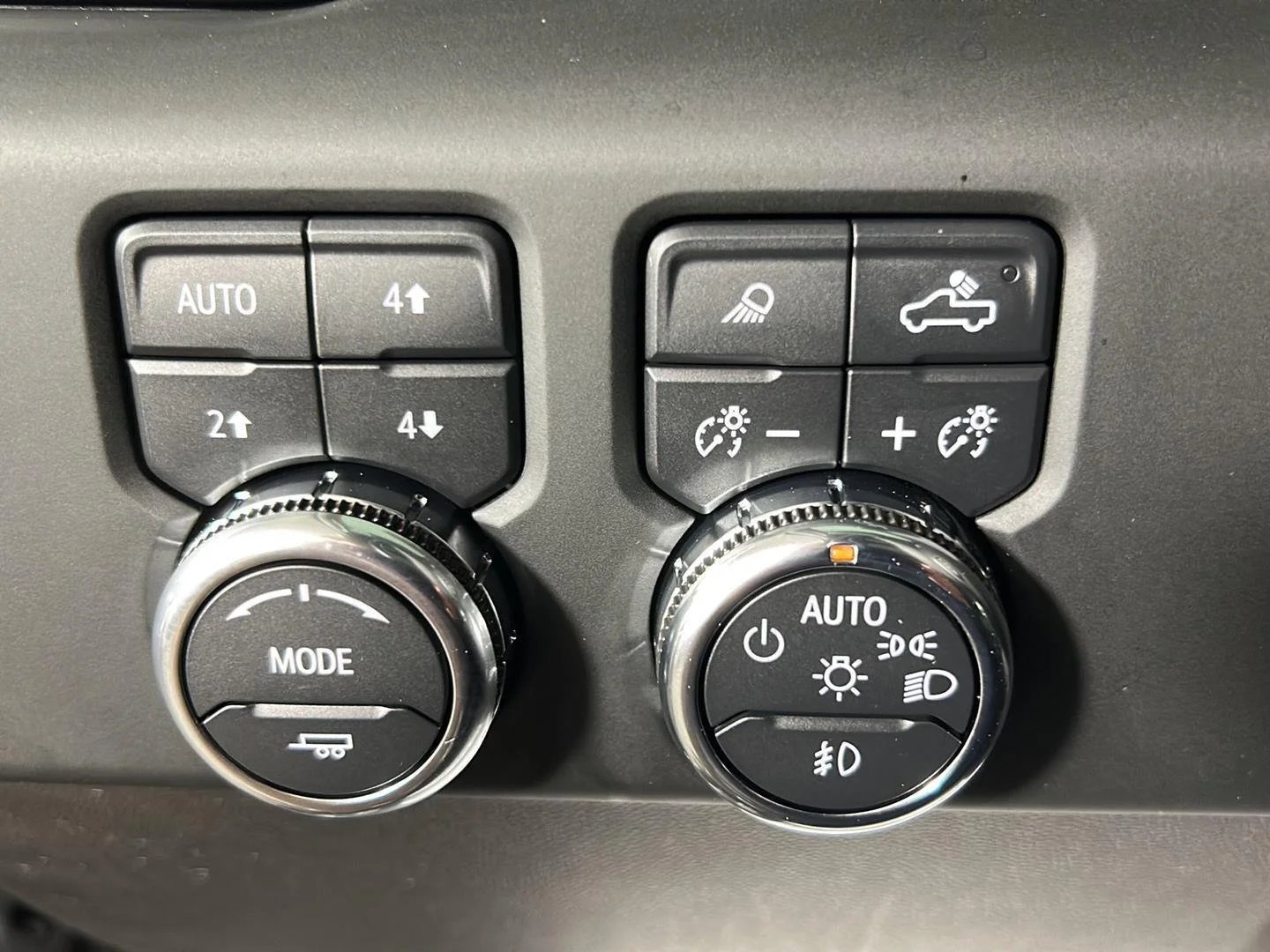 Used 2024 Sterling Metallic GMC Denali image 21