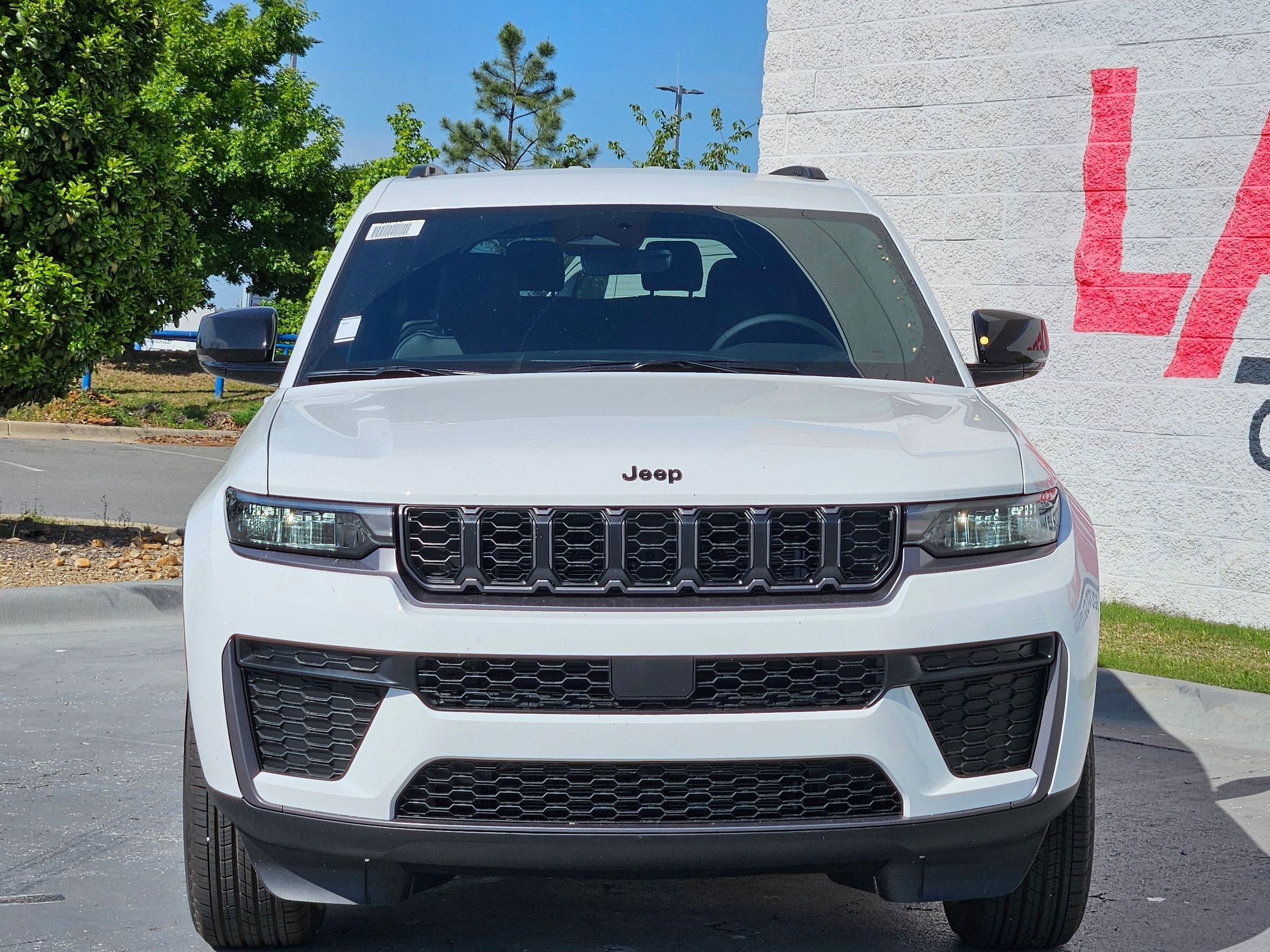 New 2026 Bright White Clear-Coat Exterior Paint Jeep Laredo Altitude image 2