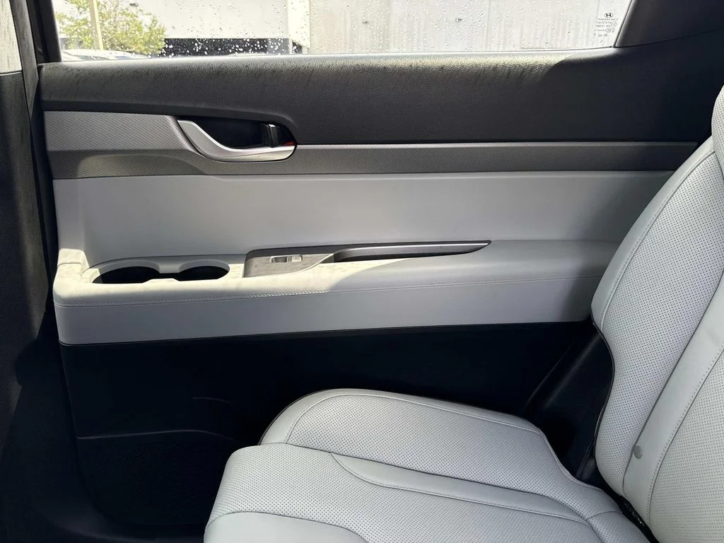 Used 2023 Black Hyundai SEL image 18