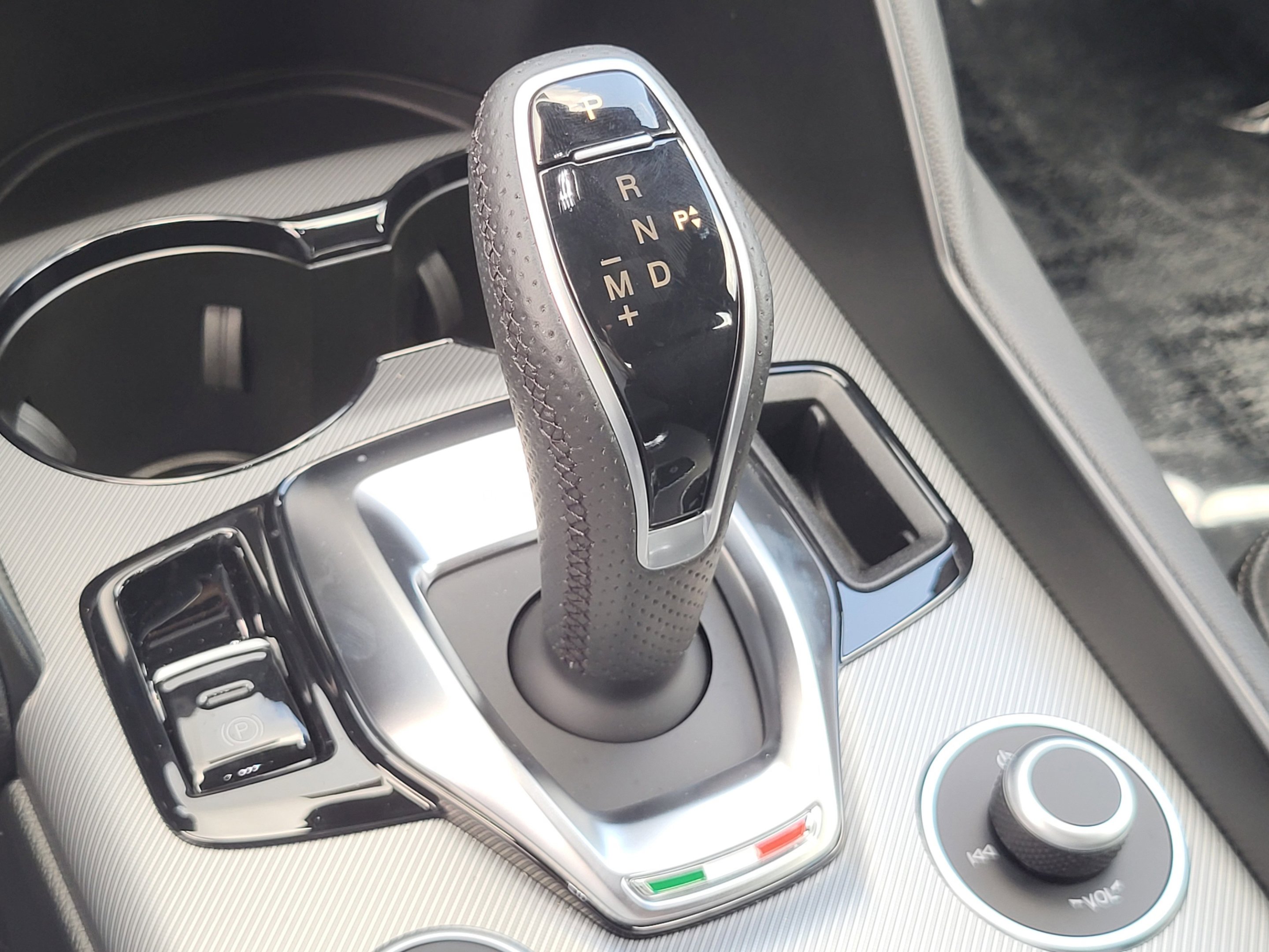 New 2025 Verde Fangio Metallic Alfa Romeo Intensa image 47