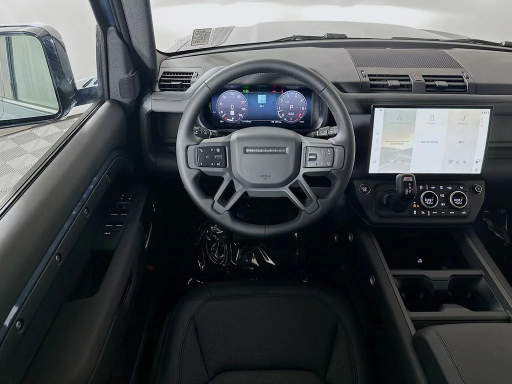New 2026 Tasman Blue Metallic Land Rover S image 25